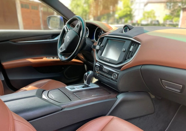 Maserati Ghibli cena 145000 przebieg: 74000, rok produkcji 2015 z Warszawa małe 106